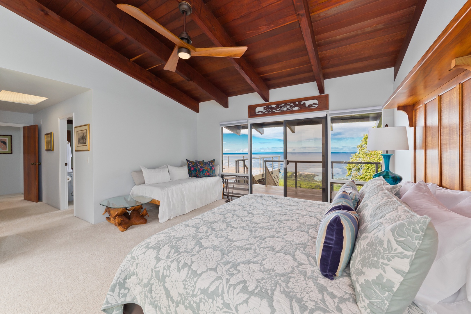 Aloha Casa Miramar living space