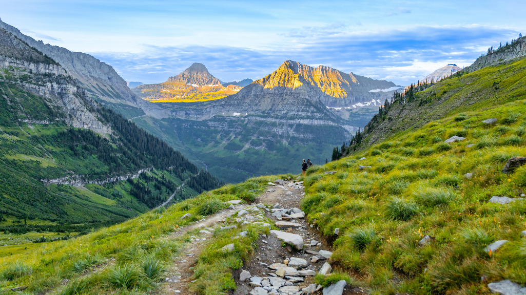 Highline Trail overlooking the mountains in Glacier National Park